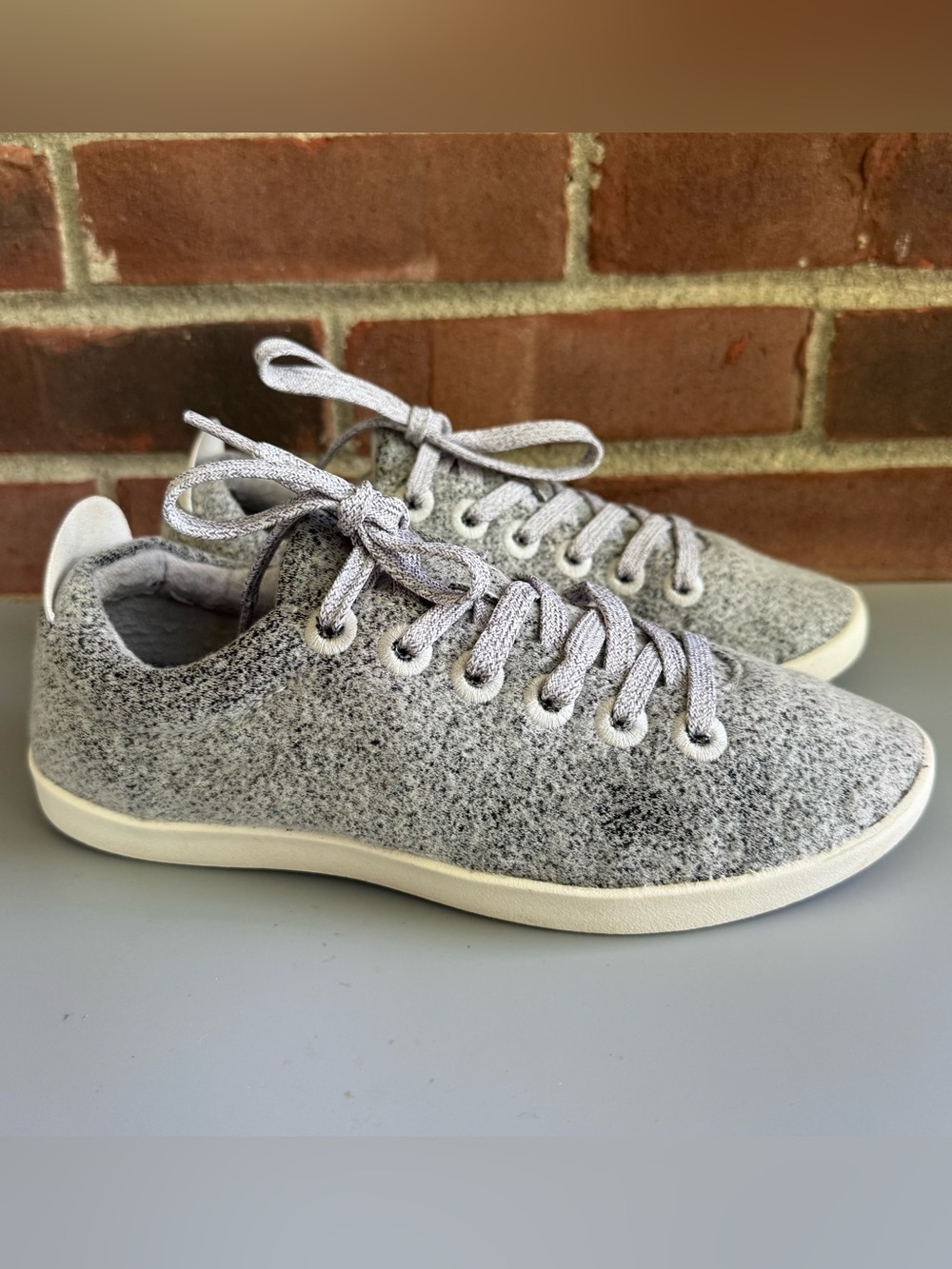 Allbirds Women’s US 9 Tree Runners grey Wool Walking Sneakers. In great conditi